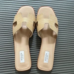 Steve Madden Hayden Sandals, Beige Raffia, size 10. Never worn.